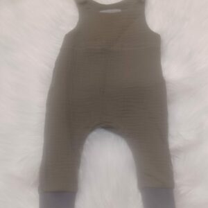 Strampler khaki Musseline Gauze mit Bündchen