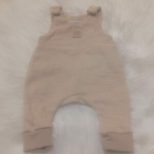 Strampler Strick beige mit Bündchen